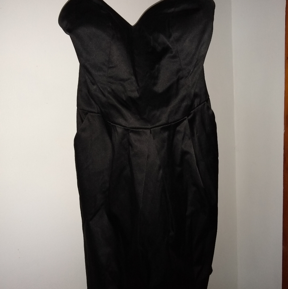 Strapless black satin dress with pockets